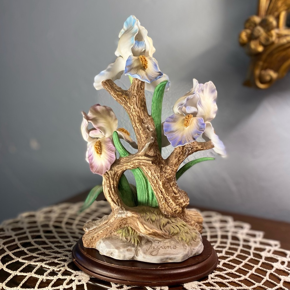 Home Interiors Irises in Bloom Masterpiece Figurine ‘Mary’s Floral Collection’ - Picture 2 of 11